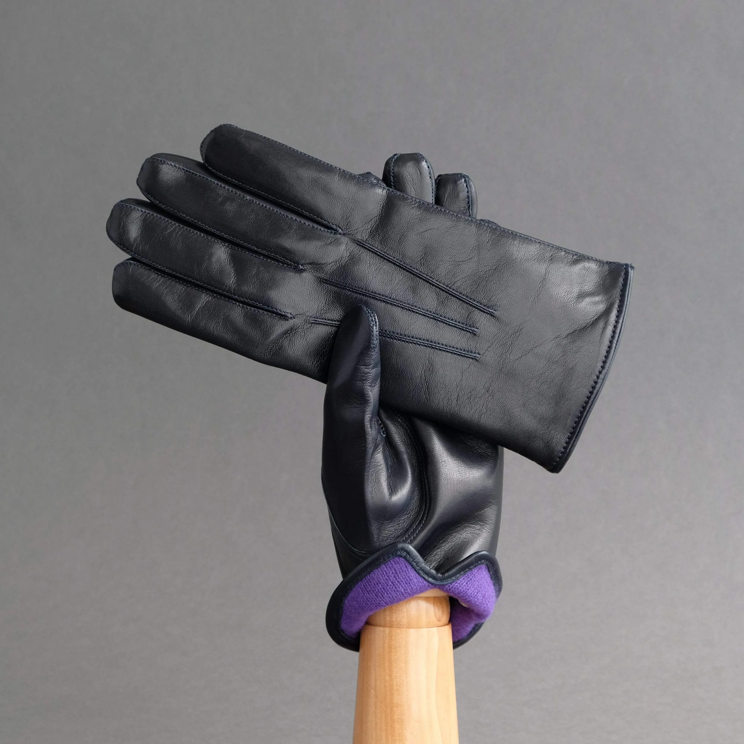 Gentlemen's Gloves from Blue Hair Sheep Nappa Lined with Purple Cashmere
