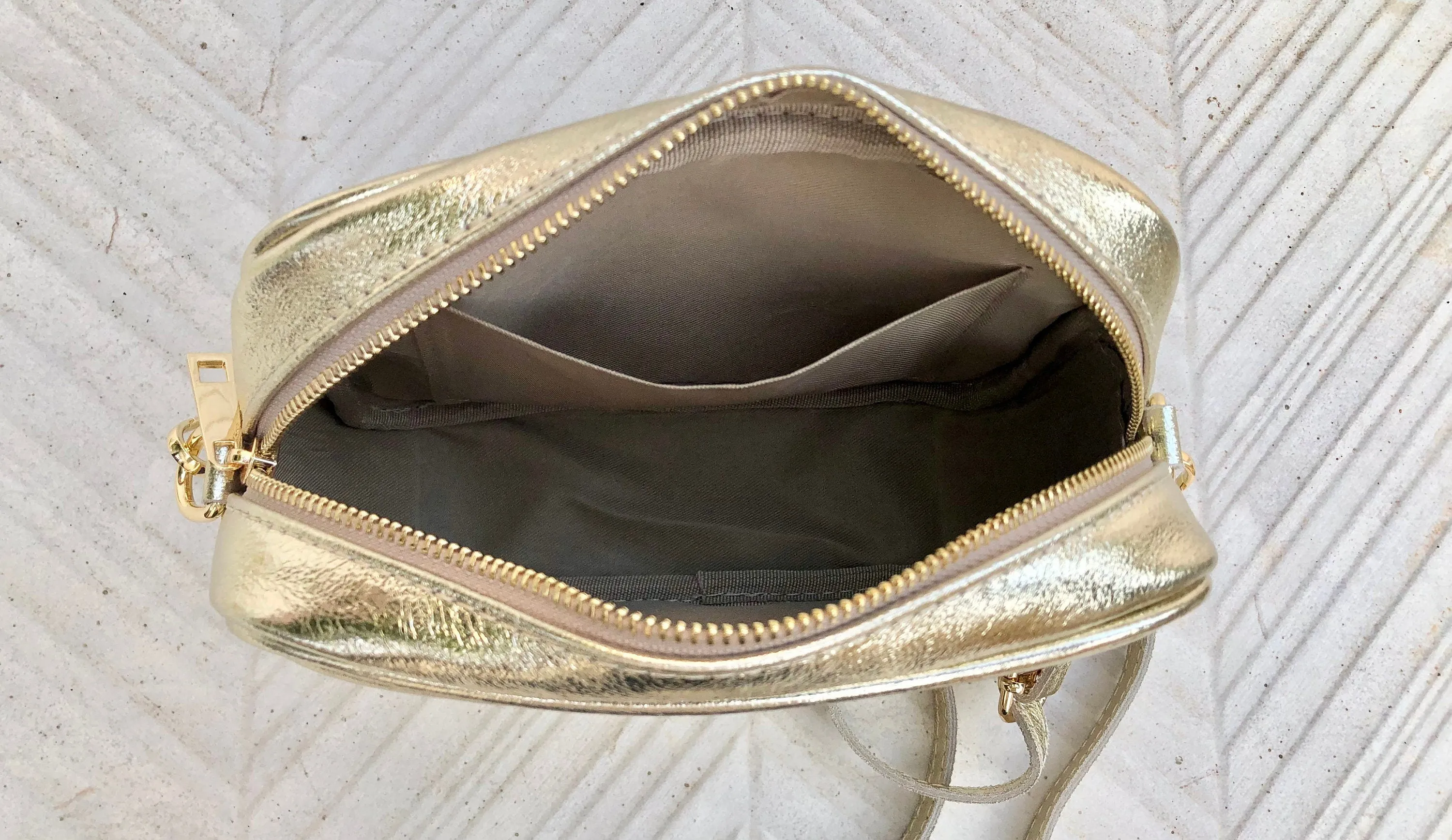 Metallic shine leather bag in GOLD, pink, green and blue. Reversible cross body / shoulder bag in GENUINE leather. Adjustable  strap.